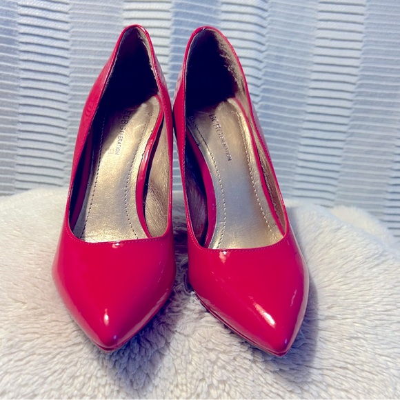 Hot pink patent leather BCBG stilleto heels. - Picture 2 of 4